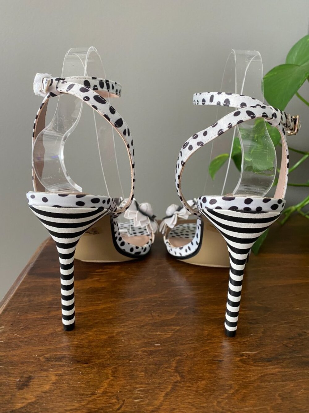 NWOT Fabulous Betsey Johnson Black White Polka Dot Floral Ankle Strap Heels Sz 9 - Picture 3 of 9